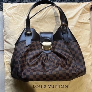 ①
Damier Ebene Sistina GM
LV Dark Brown Checkered
